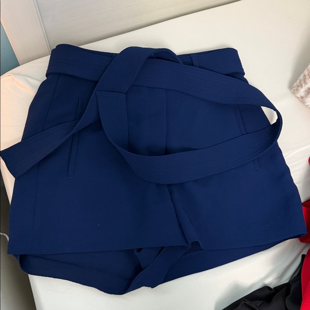 Artizia Wilfred Navy Tie Front Shorts - size 6
